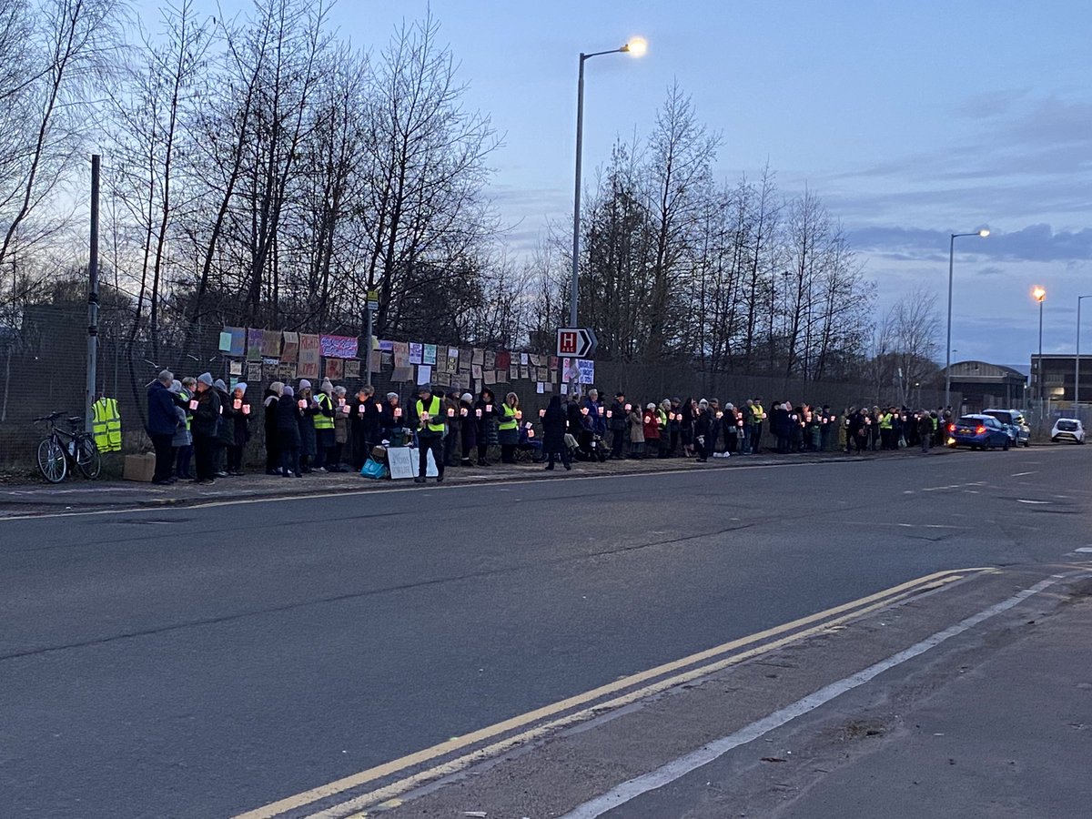 Anti abortion protesters as far as the eye can see picketing the QEUH. That’s not about helping women. That’s about intimidation. Disgusting @backoffscotland