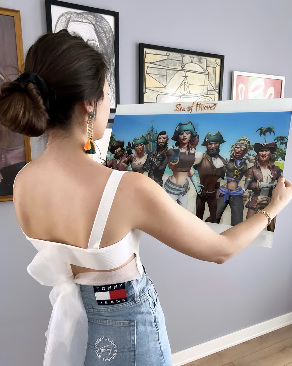 TiaLoquita_'s tweet image. @SeaOfThieves turns 6, while I hit the big 3-0! 🥳 

Huge thanks to my AMAZING crew for this incredible surprise, your friendship is the best gift of all. 🍍🫶🏻

Forever grateful to the game for bringing us together, happy birthday to both of us! 🤭🎂

#SeaOfThieves #BeMorePirate