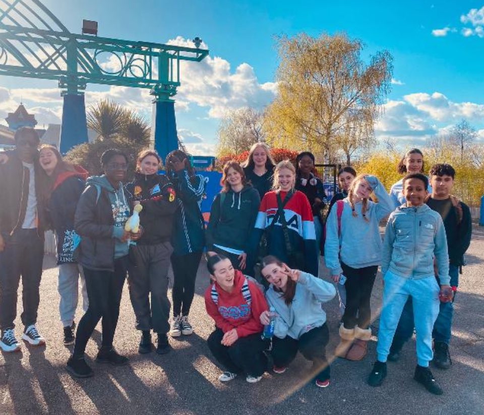 Fantastic day out today for 60 of our boarders at ⁦<a href="/THORPEPARK/">Thorpe Park Official</a>⁩ ! #coasters #dayout #themepark #iloveboarding #boardingschool