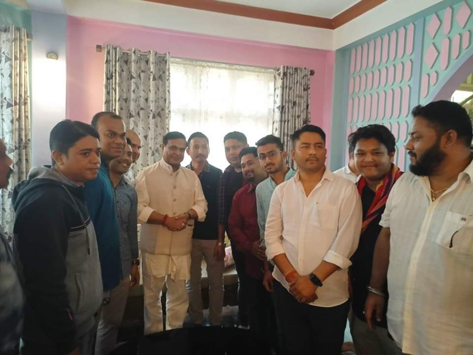 ILoveBongaigaon's tweet image. Chief Minister Himanta Biswa Sarma visited the residence of MLA Phani Bhushan Choudhury.

 #Abhayapuri #Assam #ilovebongaigaon #chirang #Bongaigaon_Assam
@himantabiswa