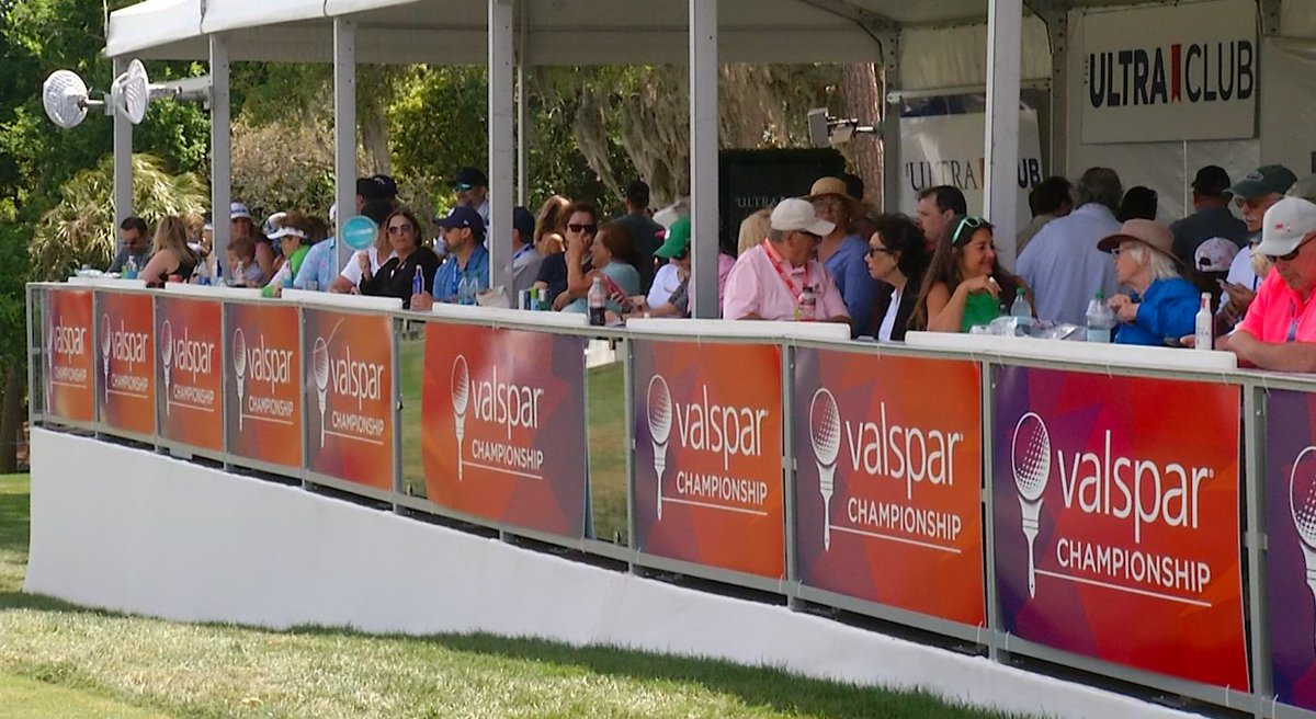 The @ValsparChamp Golden Brush is up for grabs. Final round is well under way and the crowds are being treated to some great golf and great weather 🌞