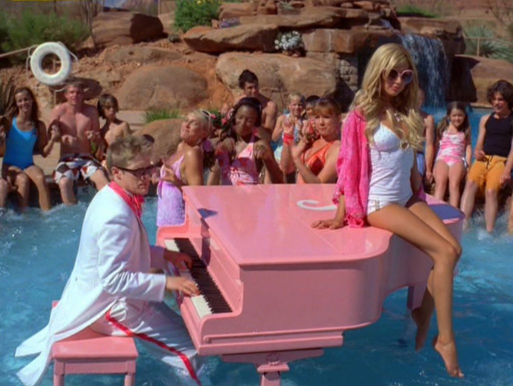 starlightkree's tweet photo. this is how the beginning of pink pony club is being played https://t.co/YNQVRn1gJA