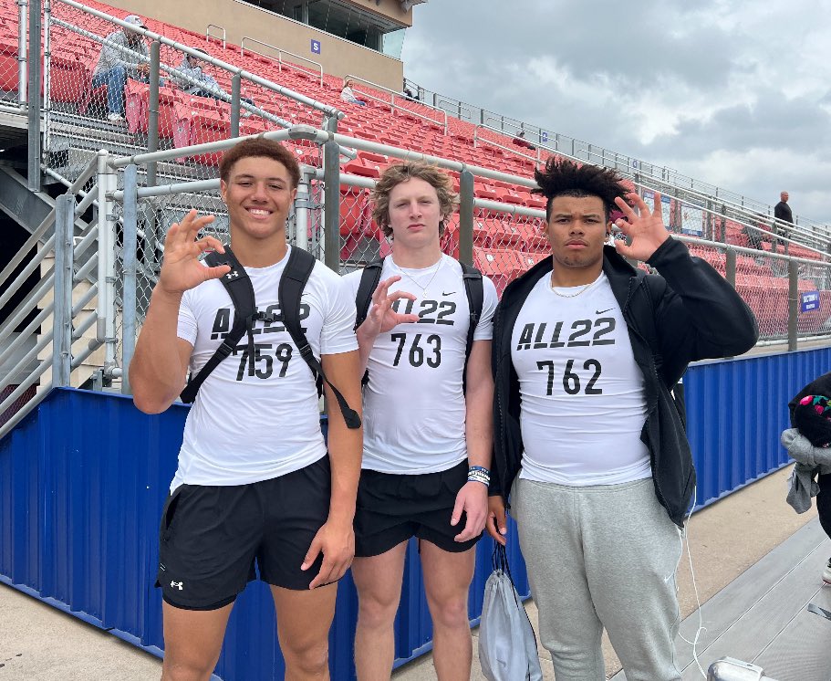 𝐒𝐨𝐮𝐭𝐡𝐬𝐢𝐝𝐞 𝐓𝐚𝐤𝐞𝐨𝐯𝐞𝐫 📍 𝐄𝐥𝐢𝐭𝐞 𝟏𝟏 // 𝐀𝐋𝐋 𝟐𝟐 The Southside was well represented today at the Elite 11 / ALL 22 regional event in Austin. The Future is Bright 🕶️ #Southside | #DifferentBreed