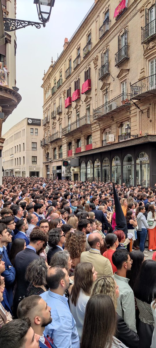 AgrupacionVR's tweet photo. Nos comenta el equipo de ‘Bajo Palio Caridad’ que el público que se agolpaba en la revirá de Rioja, al conocer que venían trabajando con nosotros, les han facilitado el trabajo y abierto el hueco.

El vídeo de ‘Contigo’ será posible gracias a todos vosotros.🖤 https://t.co/8uxnOiHHLa