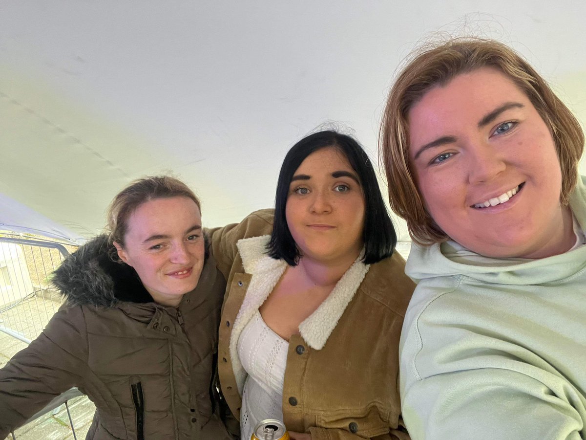 sarahgrant155's tweet photo. Carndonagh Festival 2022 when they attacked me with coal @EimearBoggs97 πΆπ #GaryFitzpatrick #RobertMizzell #CarndonaghFestival #carndonagh #donegal #marquee https://t.co/tvUve6gaCx