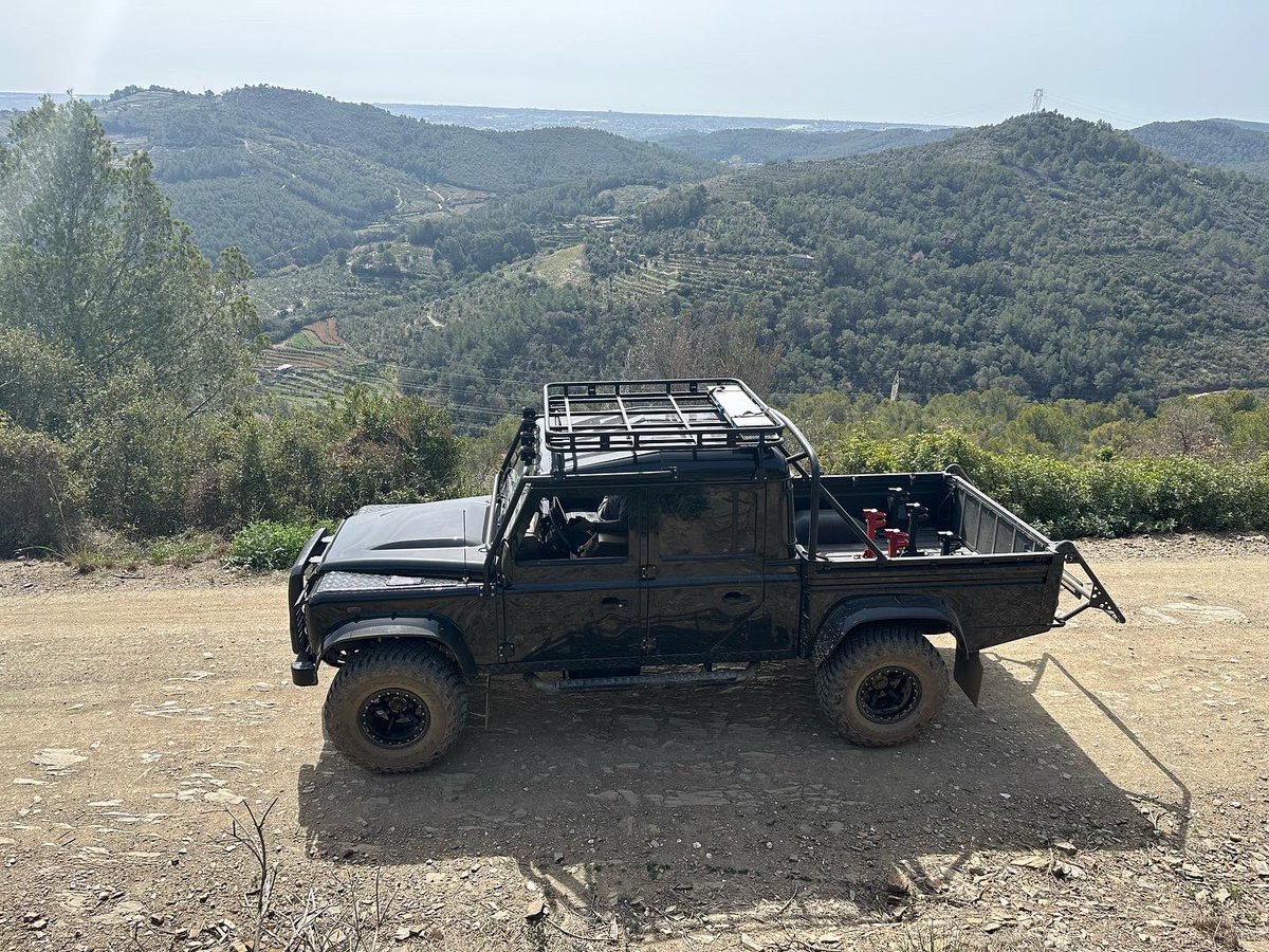 An amazing 3 days on trails in the Spanish mountains in this electric BEAST. It performed faultlessly and with plenty of battery to spare at the end of it. 😎💪⚡️👌 #electric4x4 #electriclandrover #landroverdefender #defender130