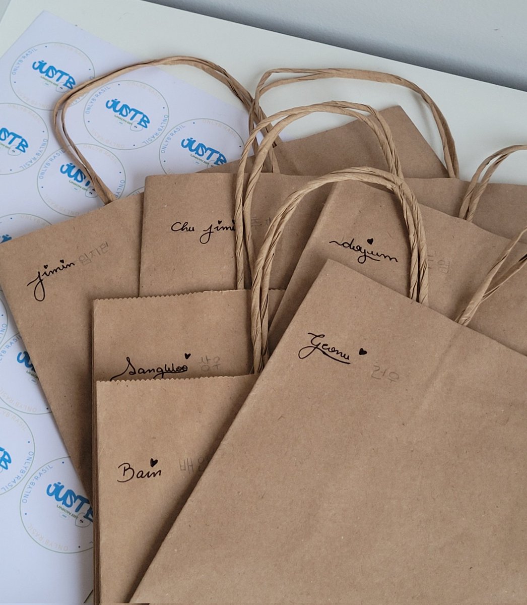 onetonine9's tweet image. Afinal, não mostrei como as camisetas foram embaladas certo?
Vou mostrar um pouco do processo pra vocês, todos os membros receberam chaveiros personalizados.
Faria tudo novamente! ❤️

#JUSTB #JUSTBeWithYou_in_SaoPaulo  #JustBeWithYou @JUSTB_Official @JUSTB_twt