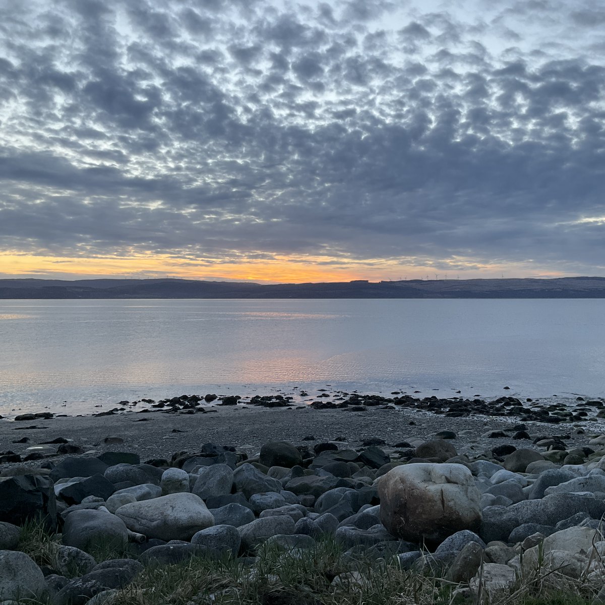 🏴󠁧󠁢󠁳󠁣󠁴󠁿 Fine evening earlier outdoors. Birds like oyster catchers super noisy and busy. Peaceful now but. Tourist onslaught about to begin... ⛱️🏕️