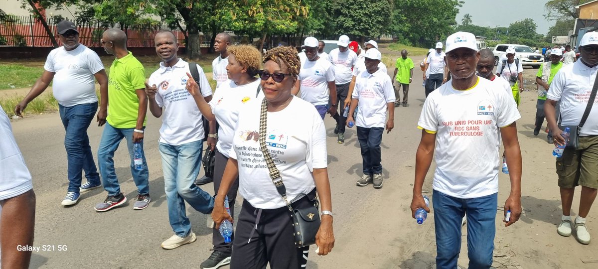 LnacRdc's tweet photo. @SANRU_asbl @CordaidRDC @UnaidsDRC @sungu_nk Marche de santé dans le cadre de la JMT 2024.
 "Oui! Ensemble nous pouvons mettre fin à la tuberculose en RDC" https://t.co/qS9p6bmpec