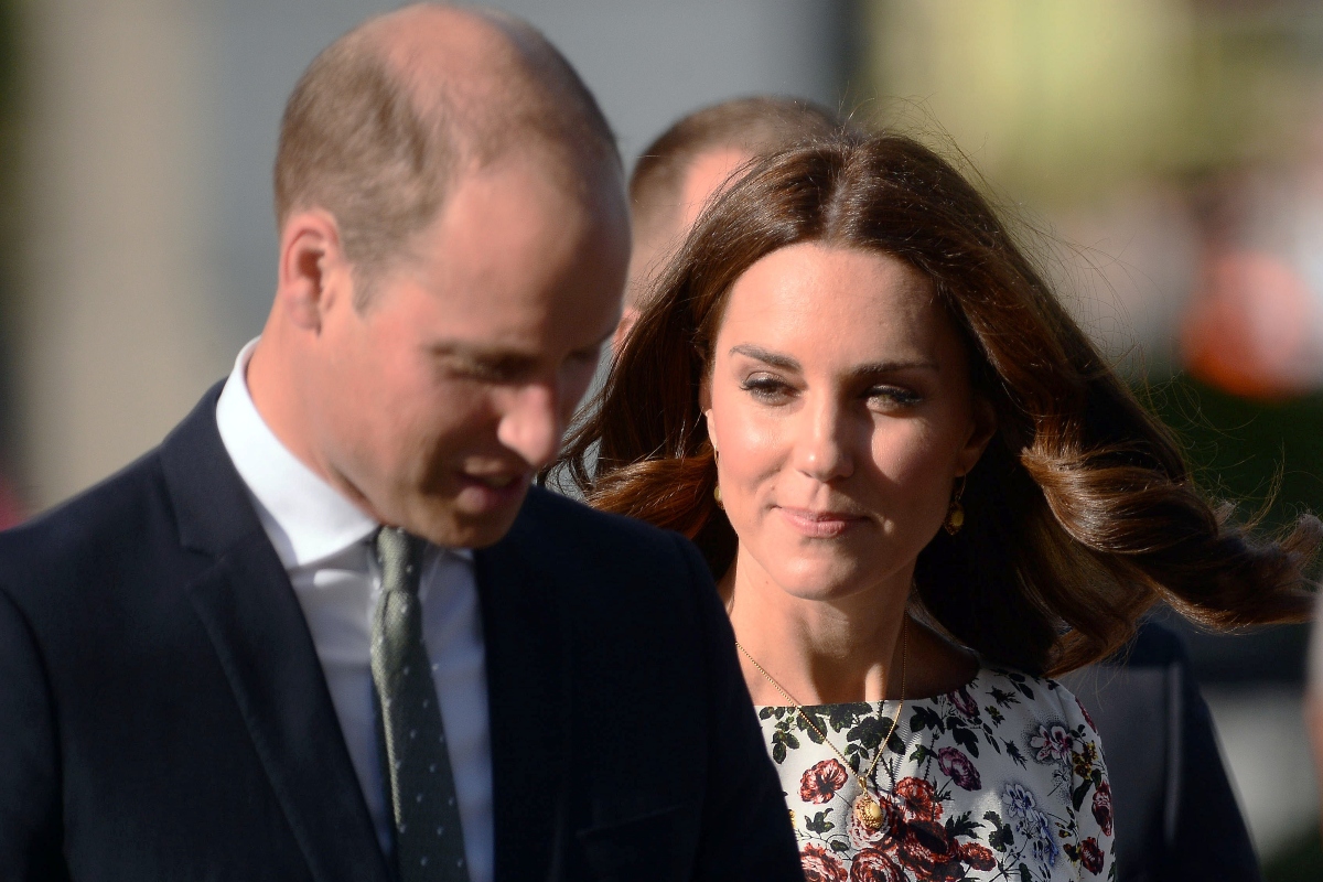 MundoNowOficial's tweet photo. ¿OCULTAN ALGO MÁS? Tras revelar que padece cáncer, surge la duda si el estado de salud de Kate Middleton es más grave de lo que se cree 👉 https://t.co/wXk1uQcvO1 #KateMiddletoncancer #KateMiddletonEXPOSED #MundoNow https://t.co/2nMnleidyo
