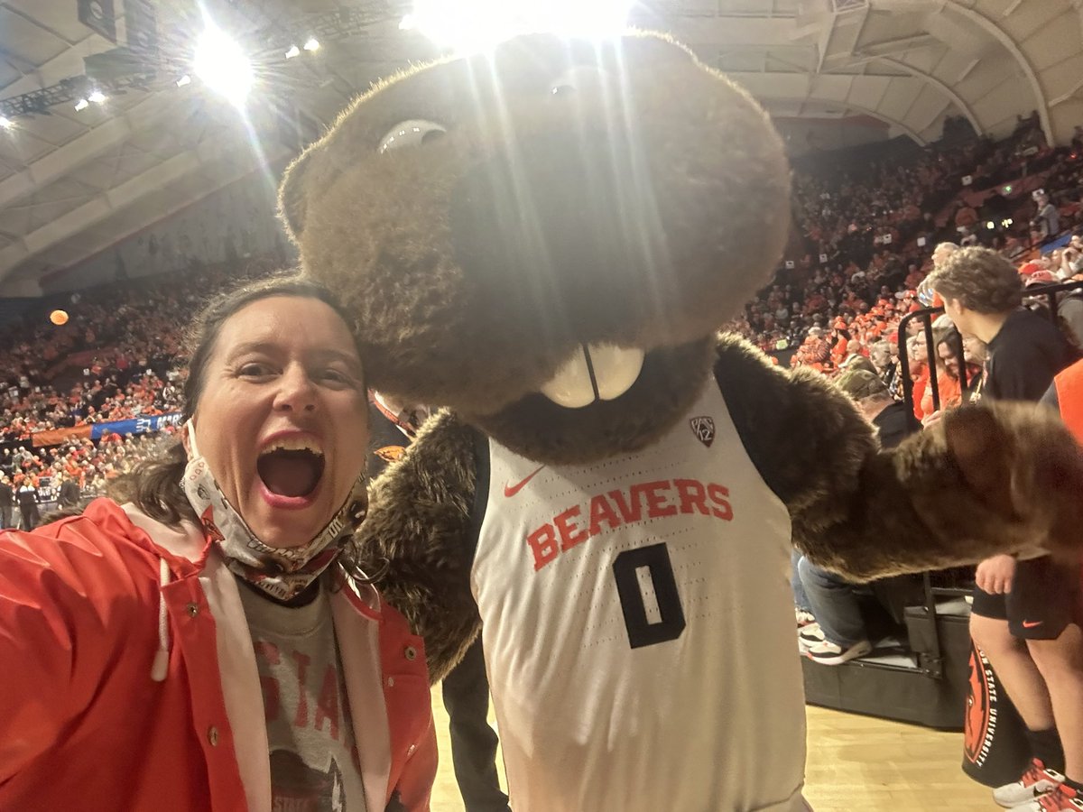 EvelynShoop's tweet image. Let’s go, Beavers! #OregonState v #Nebraska #NCAAW 🏀🔥