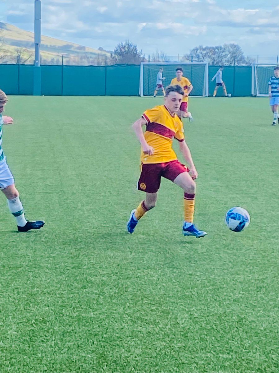 mccolm_steven's tweet image. Strong performance from the young man and the squad today , 3-2 win away to Celtic , happy to get an assist and enjoyed him self , loving his football ❤️#motherwellfc #progressing