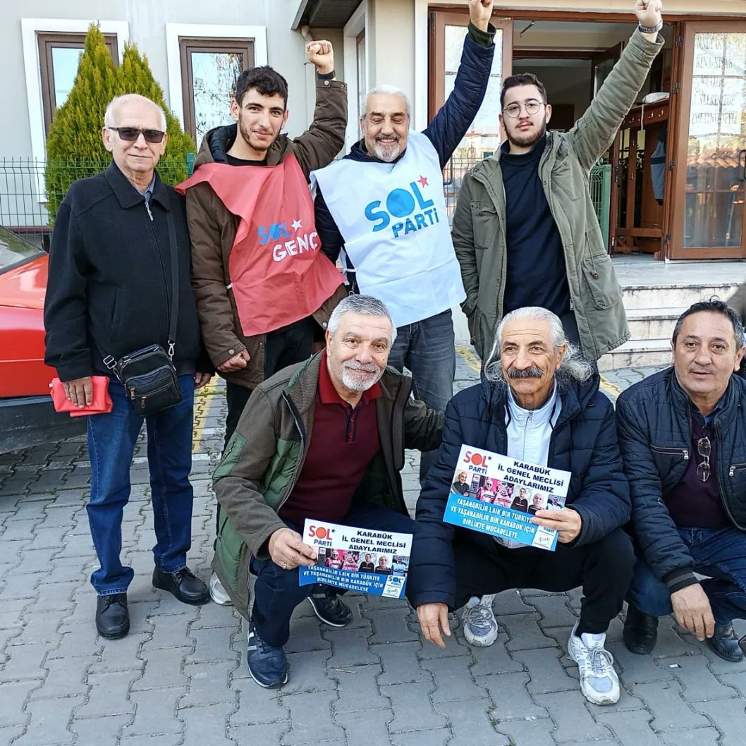 KarabukSolParti's tweet photo. Yerel seçim çalışmaları kapsamında Karabük il örgütü ve gençlik kolları olarak Safranbolu'da bildiri dağıtımı gerçekleştirdik sokak sokak sol'u anlattık #pusuladasolvar #karabukdedevrimcilervar #oylarsolpartiye @solpartibilgi https://t.co/rI4Kp73EEL