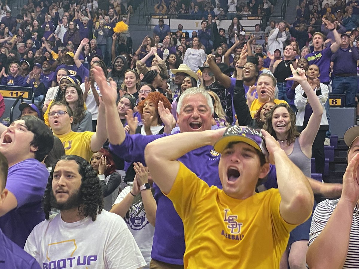 JacquesDoucet's tweet photo. #LSU super fan Chris Guillot has made his way into the #LSU student section and is leading cheers. @LSUwbkb https://t.co/UUJnuA5OqW