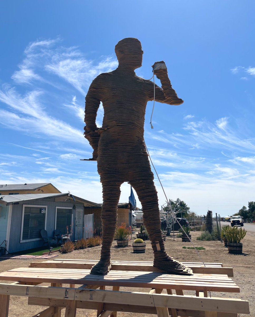 bwsaari's tweet image. things fall apart #ripernie #BombayBeachBiennale