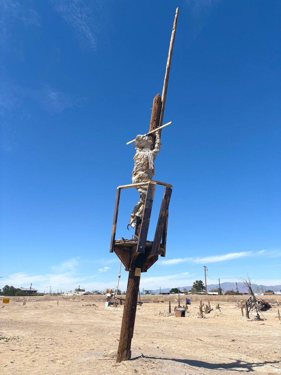 bwsaari's tweet image. things fall apart #ripernie #BombayBeachBiennale