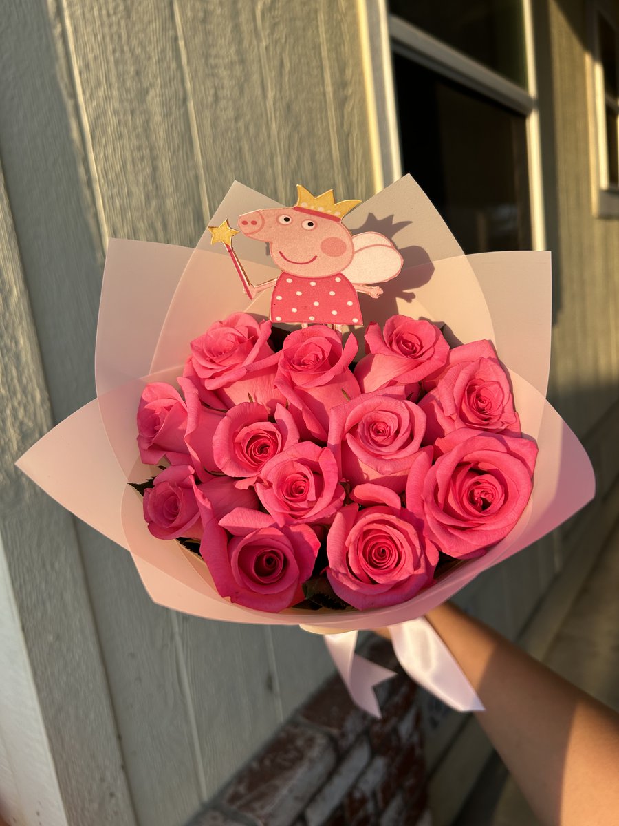 Friendly reminder that it is never too early to give your daughter flowers! This order was for a 4 year old girl 😊
#daughterlove #pinkroses #peppapig