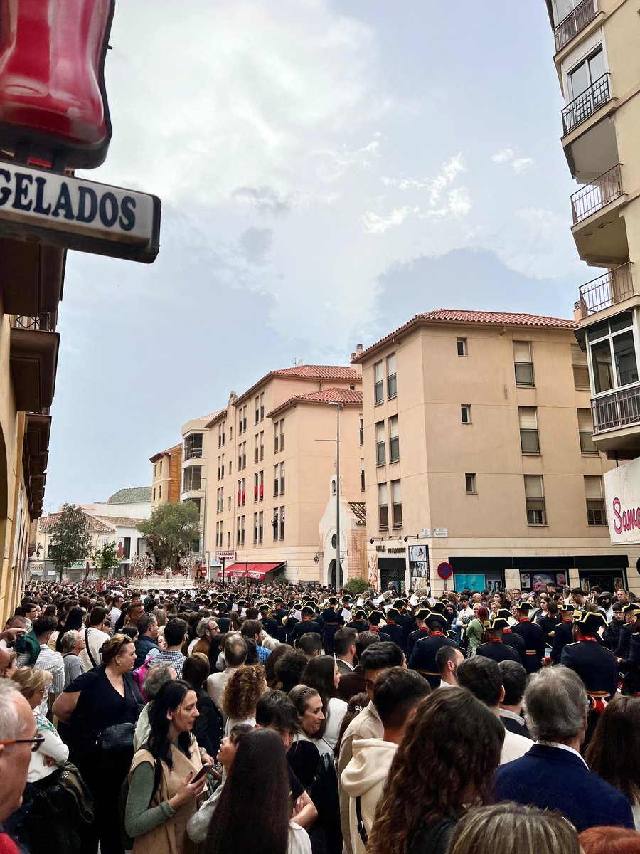 AMVGRA's tweet photo. Estreno agridulce tras Nuestro Padre Jesús del Prendimiento. Nos quedamos con los momentos que la lluvia nos ha dejado disfrutar, y tras comenzar a llover, hemos hecho lo posible por aguantar el tipo.
Muchas gracias Málaga por el cariño ante estos momentos complicados. https://t.co/LBqIOZTtli