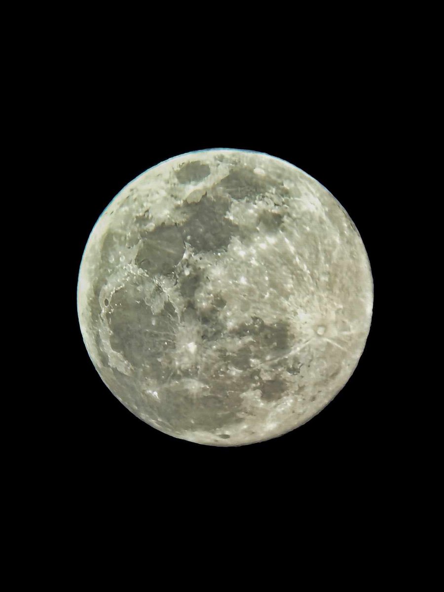 Tonight’s #FullMoon 🌕 #Solihull

(Image: Daniel White).