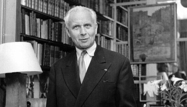 « Il faut bien accepter ce qui nous transfigure, tout orage a son temps toute haine s'éteint, le ciel toujours redevient pur, toute nuit fait place au matin. »
Louis Aragon