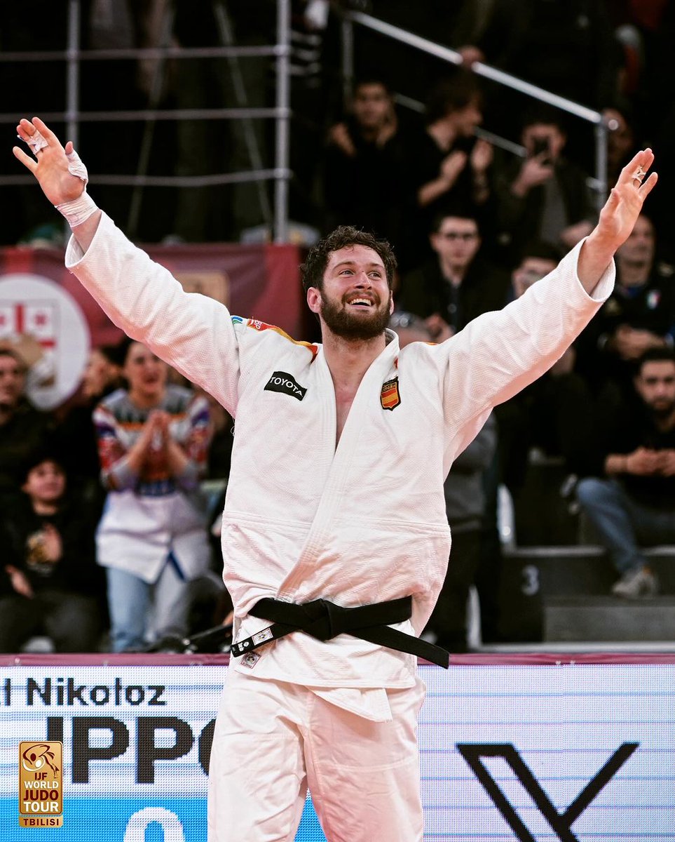 🙌 ¡𝗠𝗔𝗡𝗢𝗦 𝗔𝗥𝗥𝗜𝗕𝗔, 𝗘𝗦𝗧𝗢 𝗘𝗦 𝗨𝗡 𝗢𝗥𝗢! 🥇 💪 @NikoShera conquista el Grand Slam de Tbilisi 🇬🇪 y suma su primera medalla de oro en -100kg tras vencer al canadiense Elnahas. 👏 ¡Enhorabuena, Niko! 🥋 @rfejyda 📸 @Judo