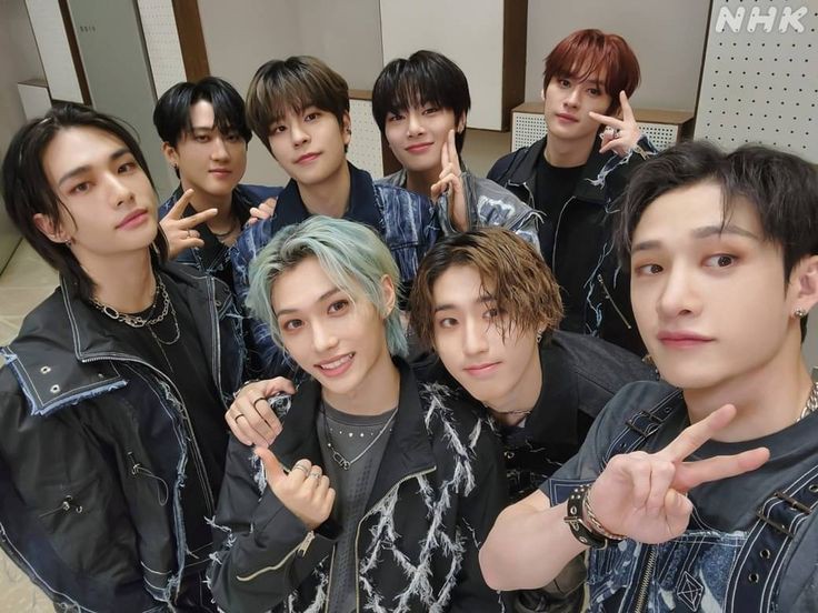 hwangfurry's tweet photo. I hope they can b happy forever
#StrayKids6thAnniversary 
#스키즈가_찍어낸_6번째위인전
#끝나지_않��_스키즈의_6주년
#Youtiful6YearsOfSKZ
#YouMakeStrayKidsStay 🤍 https://t.co/Q0KnyYQk0w
