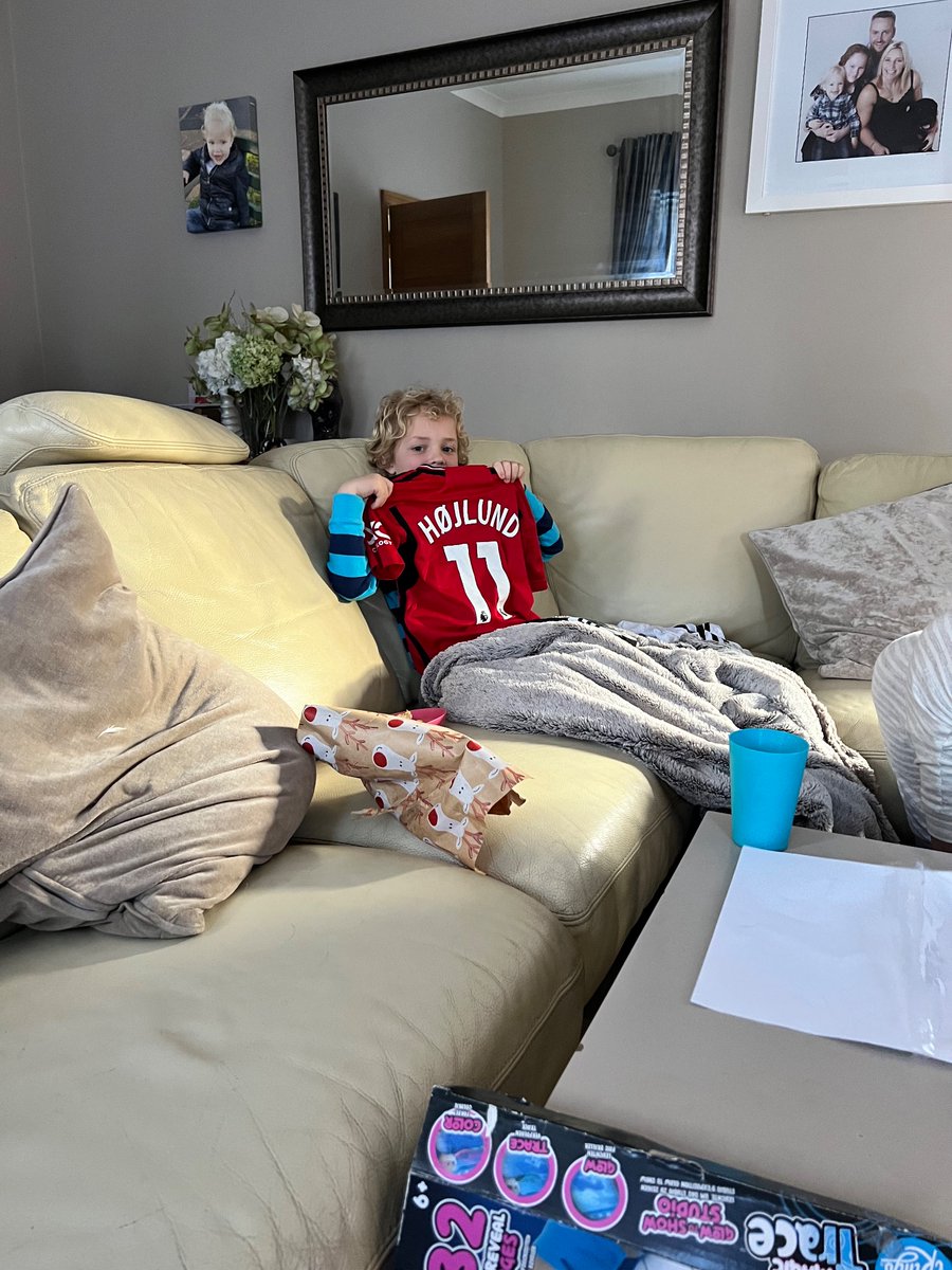 chrisoxley86's tweet photo. 38 in 20 games and for his birthday and he’s now donning @RasmusHojlundFC for his birthday ⚽️ 🔥 https://t.co/3lirtRDyEF