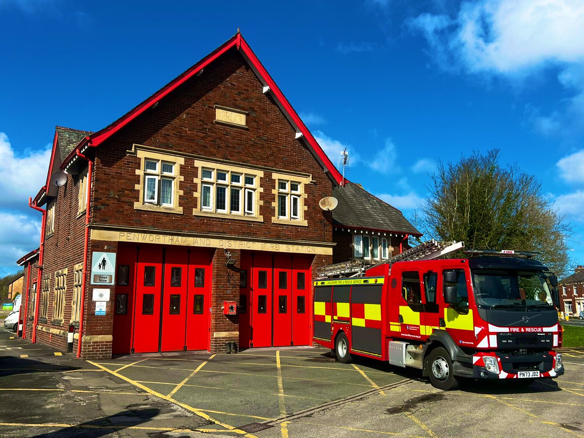 Epic couple of days in the Lancashire area! A pretty County to explore full of lovely people. A huge thank you to Green Watch crews across @LancashFRS who were outstanding 🚒👍 @Hyndburn_Fire @Preston_Fire @fleetwood_fire @blackpool_fire @BurnleyFire @Darwen_Fire @PenworthamFire