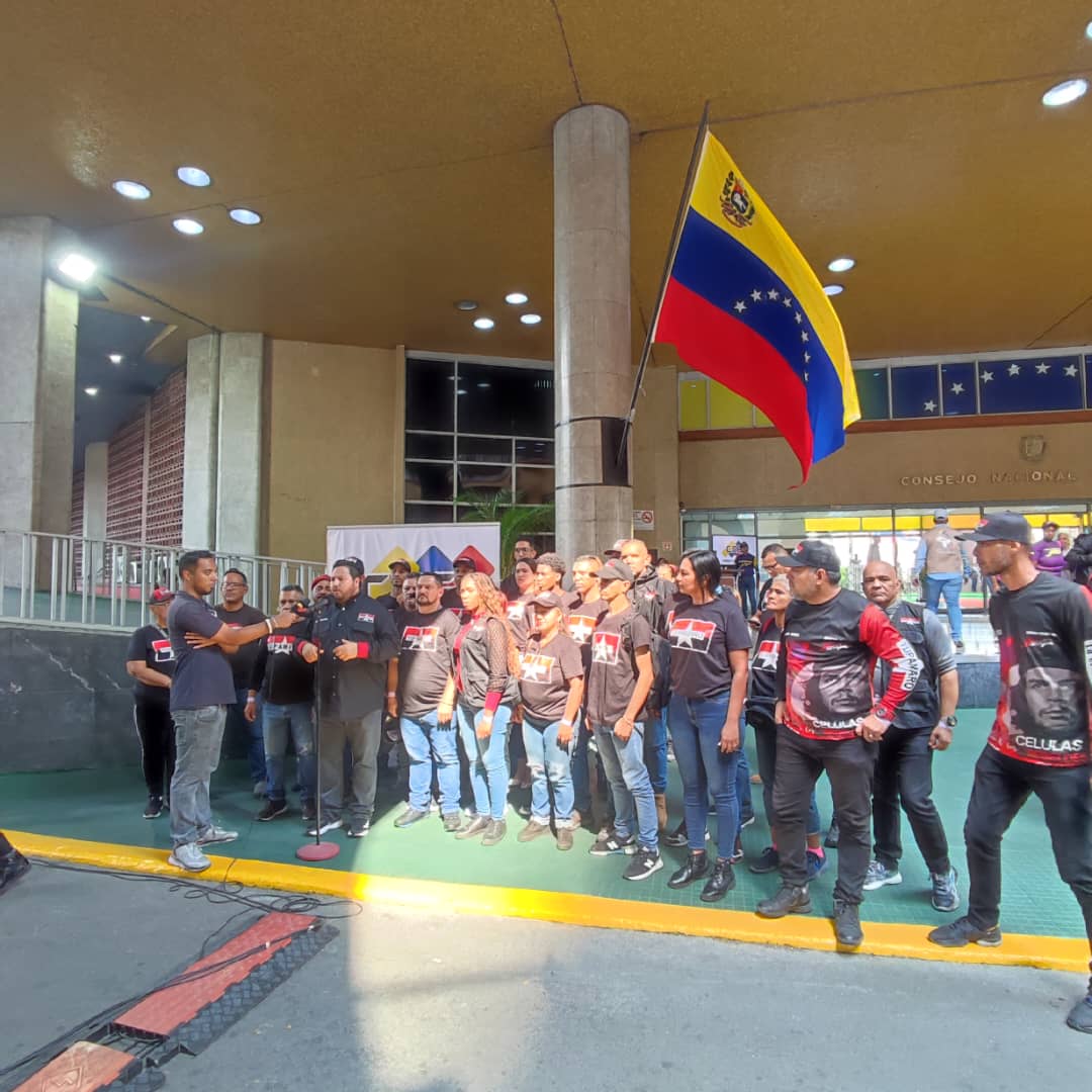 Desde la sede del <a href="/cneesvzla/">cneesvenezuela</a>.
El Movimiento Revolucionario TUPAMARO presentó propuesta como candidato a las elecciones Presidenciales 2024 al hermano 
<a href="/NicolasMaduro/">Nicolás Maduro</a>. 

¡Seguimos Avanzando!
#PresenteYFuturoDePaz