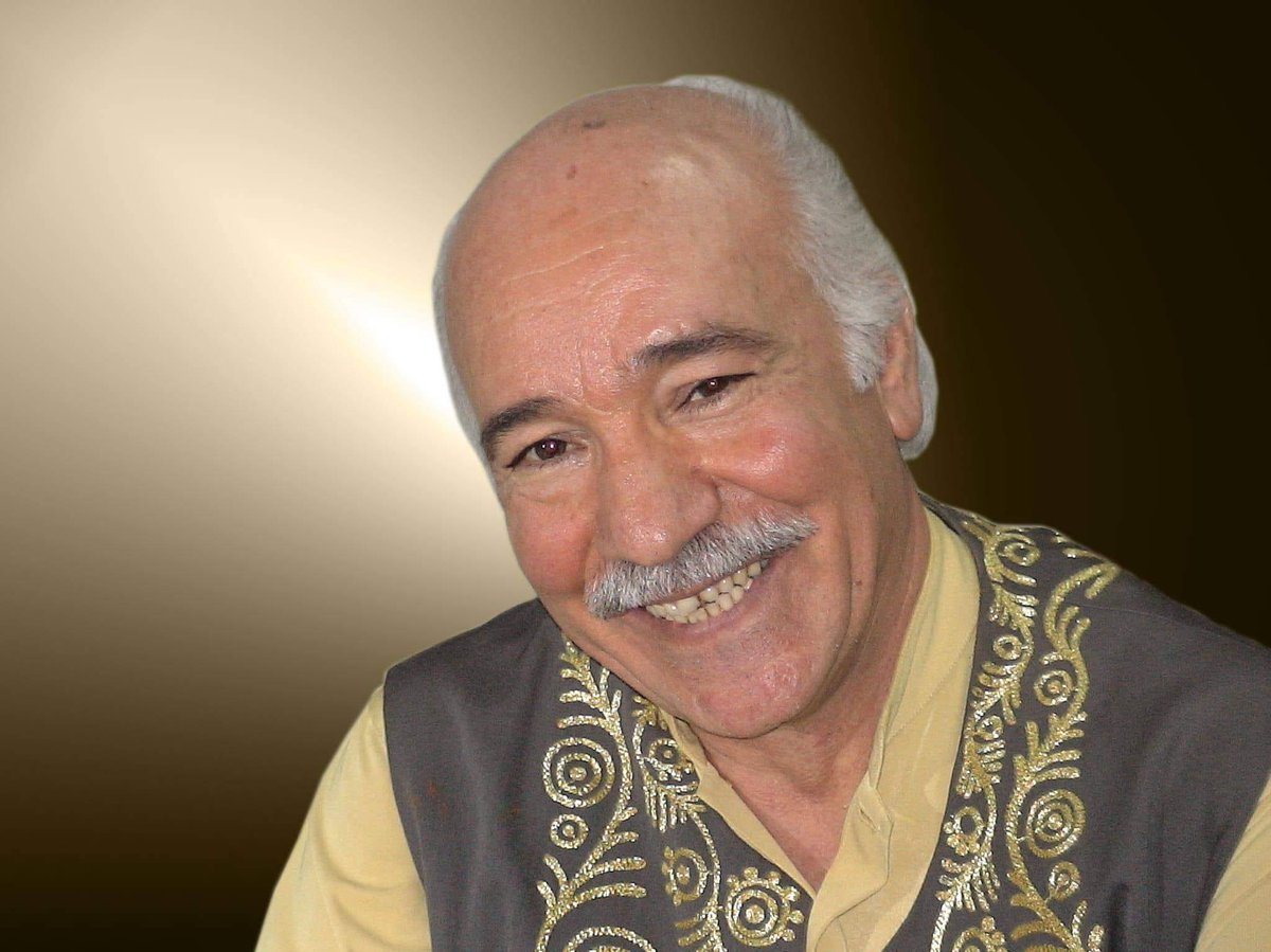 AhmetTUZLU's tweet photo. Halk müziğimizin duayen ismi hocamız Mehmet Özbek'in geçirdiği rahatsızlık hepimizi derinden üzdü. Hocamızın bir an evvel sağlığına kavuşmasını diliyorum. Dualarım kıymetli hocamla. https://t.co/6pGHbKiBkQ