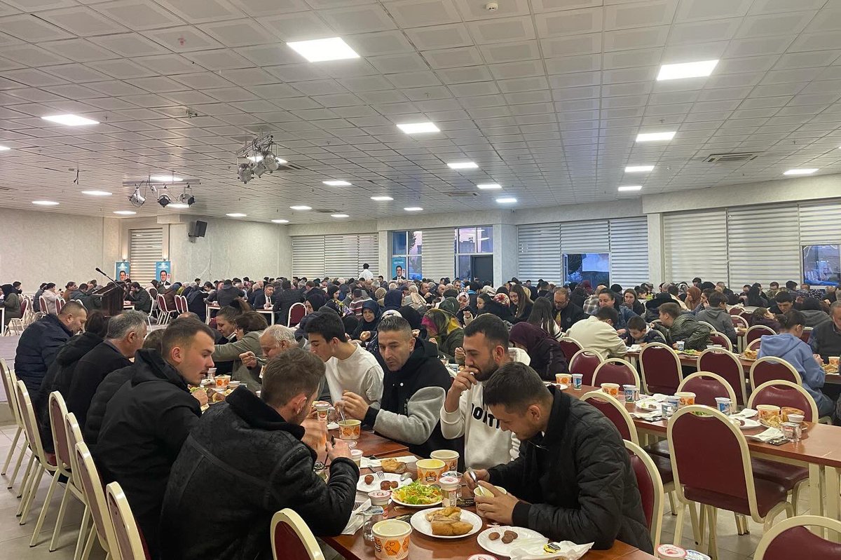 av_zafermutlu's tweet photo. 📌Yeniköy İftar Programımızı çoşkulu bir şekilde gerçekleştirdik.

Yarım kalan hikayemizi tamamlamaya çok az kaldı.

Hep Birlikte Samimiyetle yönetilen bir Başiskele ❤️☘️ https://t.co/omG21NSldl