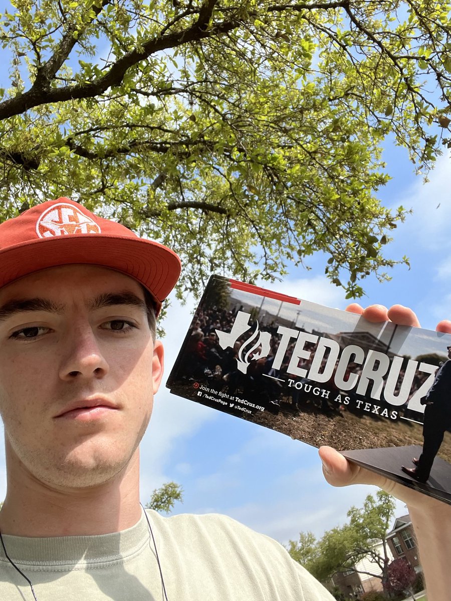 students4cruz's tweet photo. The #Cruzaders are putting in work this weekend to keep Texas, Texas! 💪🏻

#CruzCrew #ToughAsTexas #doorknocker #weekend #blockwalk #tedcruz https://t.co/laIB8lw5rG