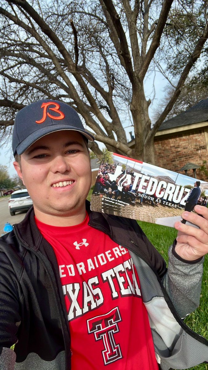 students4cruz's tweet photo. The #Cruzaders are putting in work this weekend to keep Texas, Texas! 💪🏻

#CruzCrew #ToughAsTexas #doorknocker #weekend #blockwalk #tedcruz https://t.co/laIB8lw5rG
