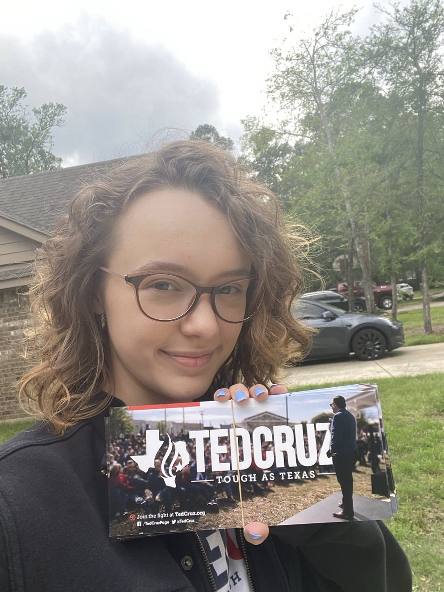 students4cruz's tweet photo. The #Cruzaders are putting in work this weekend to keep Texas, Texas! 💪🏻

#CruzCrew #ToughAsTexas #doorknocker #weekend #blockwalk #tedcruz https://t.co/laIB8lw5rG