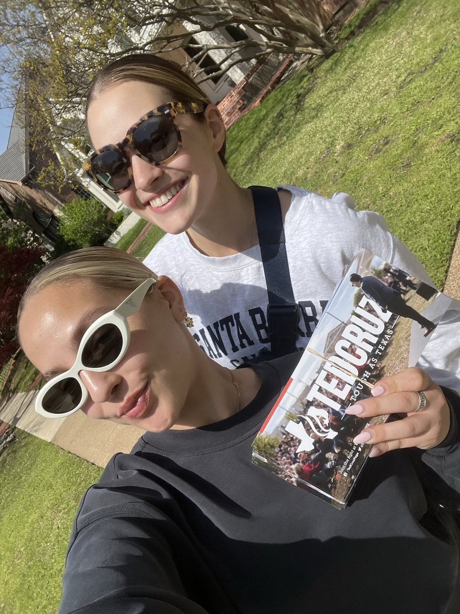 students4cruz's tweet photo. The #Cruzaders are putting in work this weekend to keep Texas, Texas! 💪🏻

#CruzCrew #ToughAsTexas #doorknocker #weekend #blockwalk #tedcruz https://t.co/laIB8lw5rG