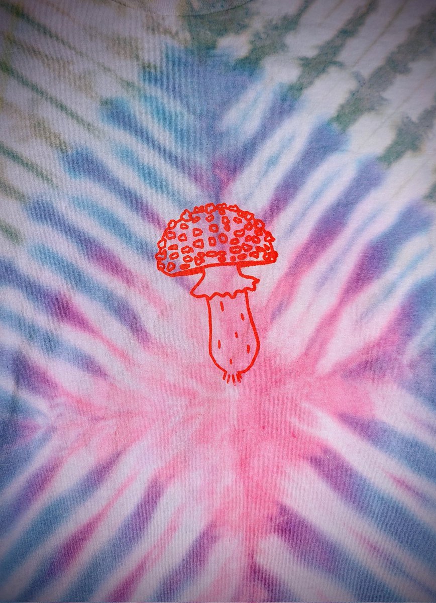 StreetRatArt's tweet photo. New items including some test prints are online from our remaining TFF stock! Jay sold out of a few stickers &amp; smaller sizes in some shirts.

Red prints are UV reactive.
Get your shirts or sweats now from these limited prints before they run out!
https://t.co/IVRLYB7fBo https://t.co/fMEJJBywXI