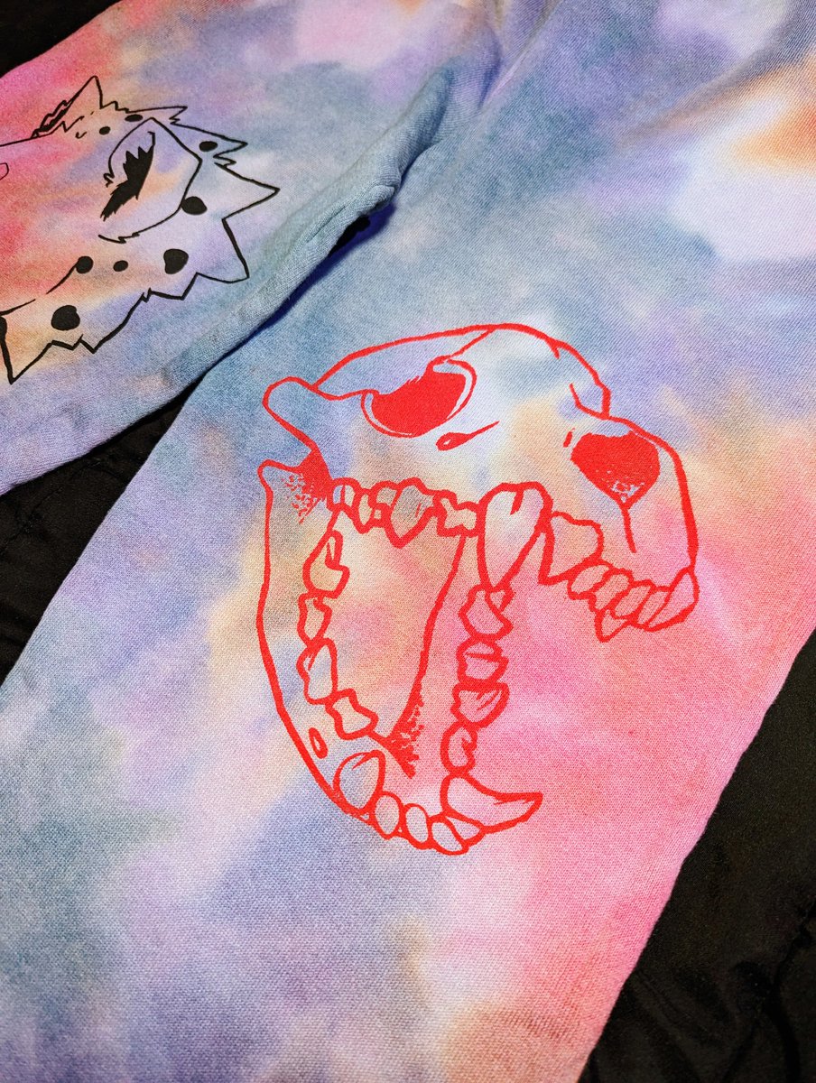 StreetRatArt's tweet photo. New items including some test prints are online from our remaining TFF stock! Jay sold out of a few stickers &amp; smaller sizes in some shirts.

Red prints are UV reactive.
Get your shirts or sweats now from these limited prints before they run out!
https://t.co/IVRLYB7fBo https://t.co/fMEJJBywXI