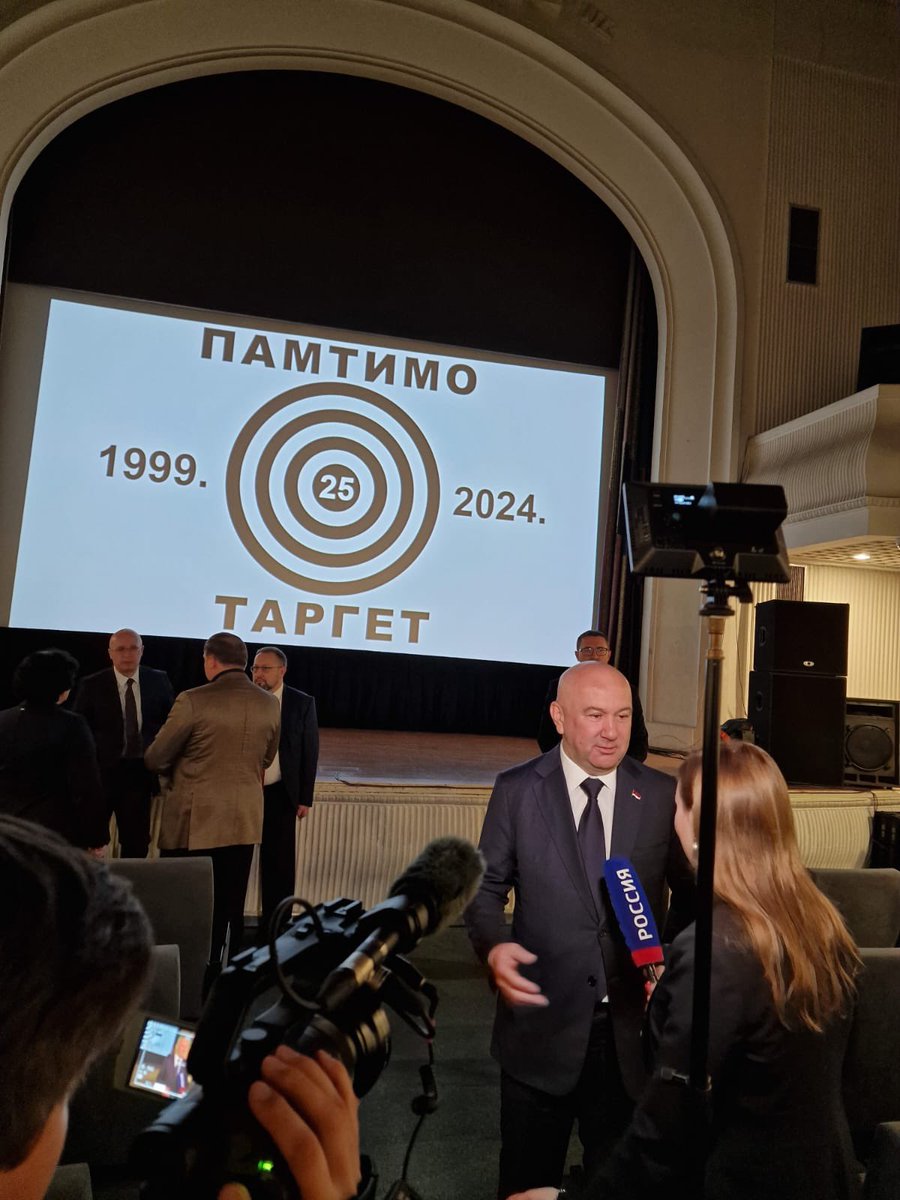 На премијери филма ,,Београд’’, Андреја Кондрашова, поводом 25. годишњице НАТО агресије и злочина над нашом земљом. 

У интервјуу за ТВ Россия осврнуо сам се на то да не смемо заборавити убијене људе и децу, а да своје Косово и Метохију чувамо и не дамо. 

Да се не заборави!