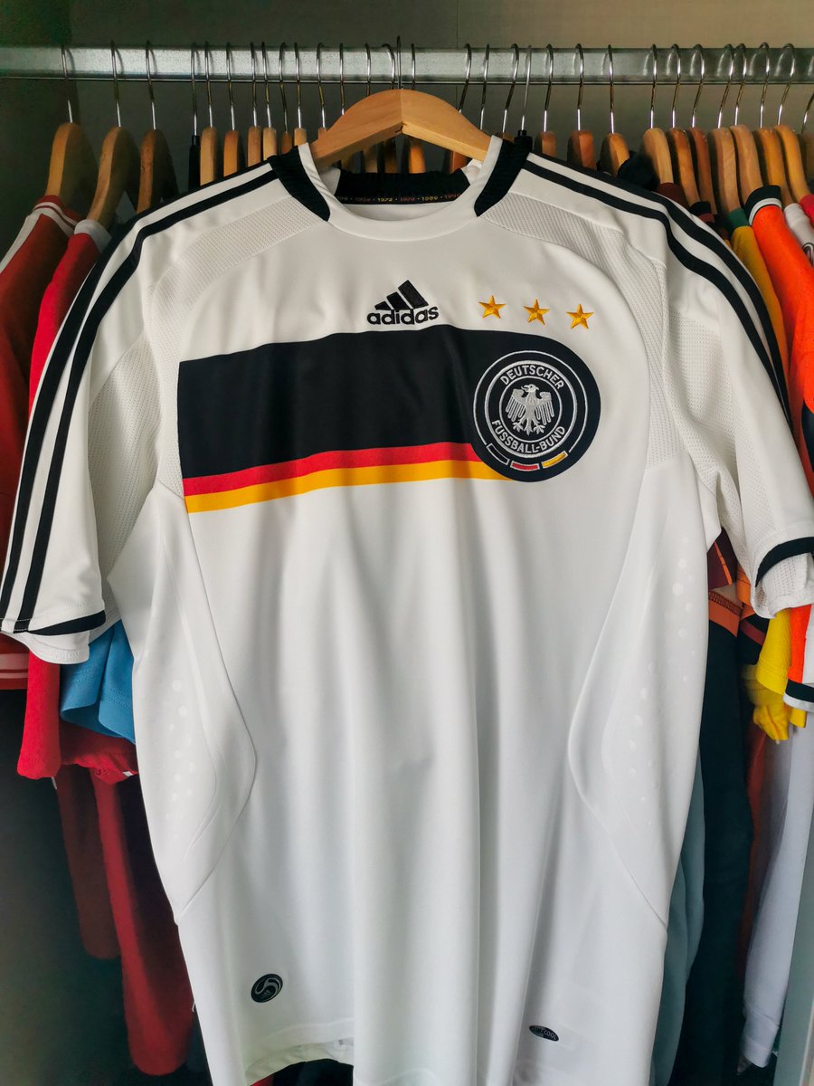 Caniteztr's tweet photo. @almanydnfutbol @dw_sports Favori: 1988🤩
Koleksiyon üyesi: 2008💫 https://t.co/MEDCmLANg0