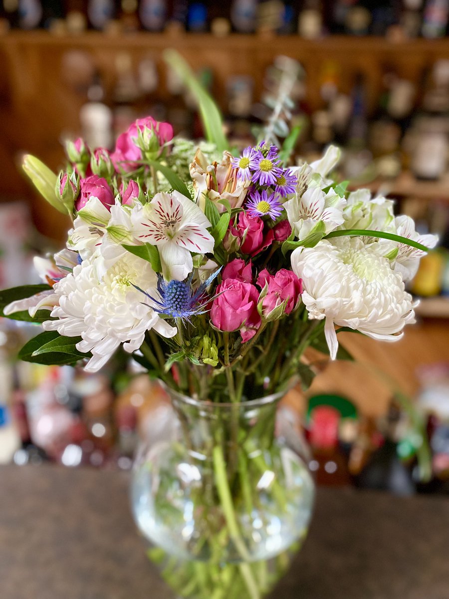 Every week. Religiously 💐
This week’s theme: Raspberry Refresher. 
A fun and delicate blend of Hydrangeas, Alstroemeria, mini roses, eucalyptus and Stargazer Lilies. 

One thing I don’t play about in my house: fresh flowers and amazing scents✨
#SundaySeries