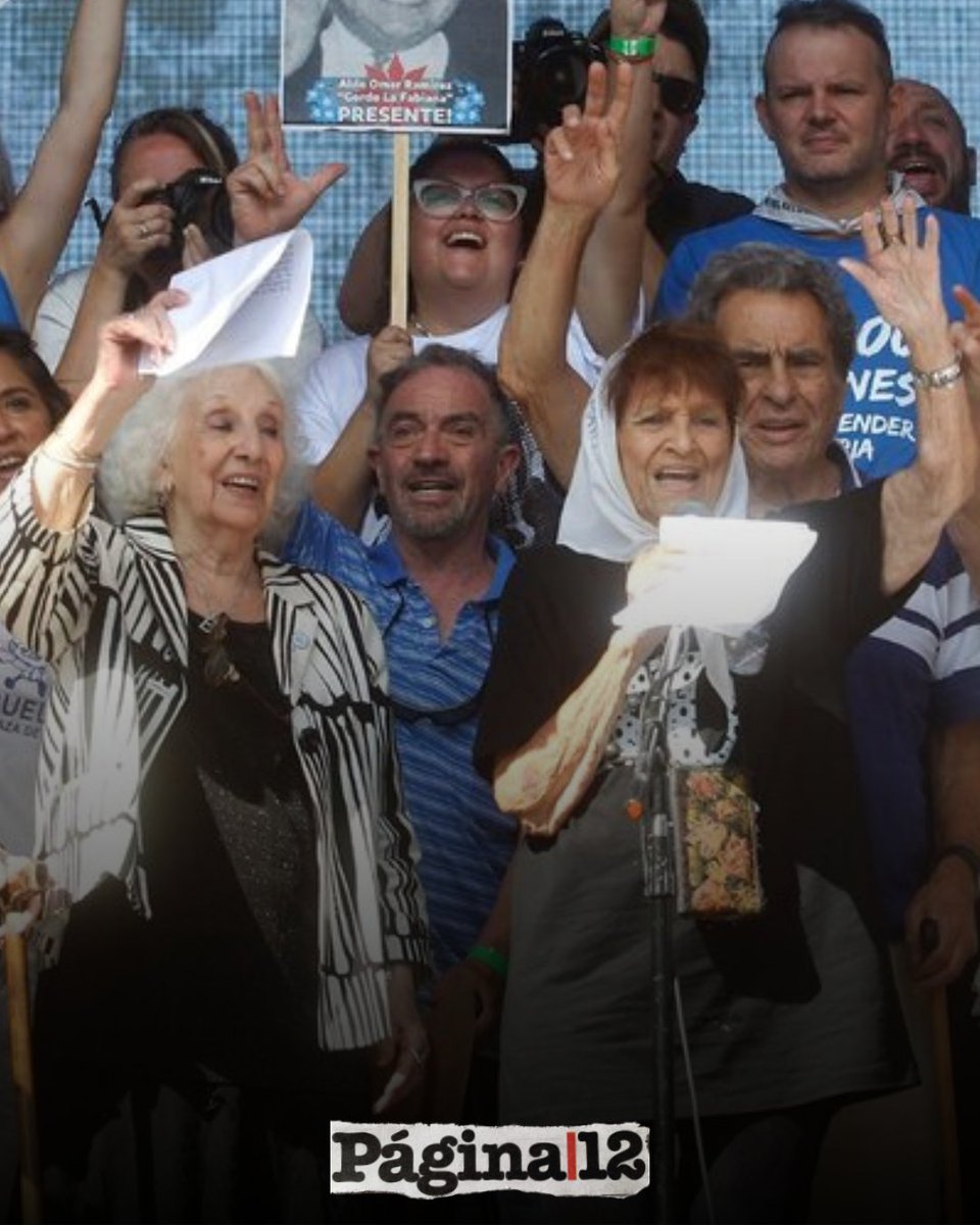 pagina12's tweet photo. UNA MULTITUD DIJO NUNCA MÁS
Miles de personas se movilizaron a Plaza de Mayo para conmemorar el Día de la Memoria, cuando se cumplen 48 años del último golpe cívico militar eclesiástico. 

📸: Leandro Teysseire y Enrique García Medina

https://t.co/7xSHmNCTBG https://t.co/EZAfn28TOq