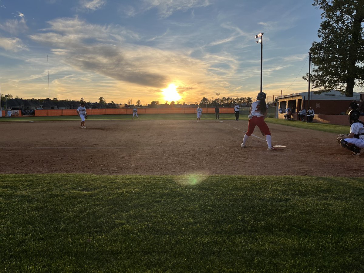 DobrowLaney's tweet photo. Sunset photos from this last week. https://t.co/19V4T7qXdU