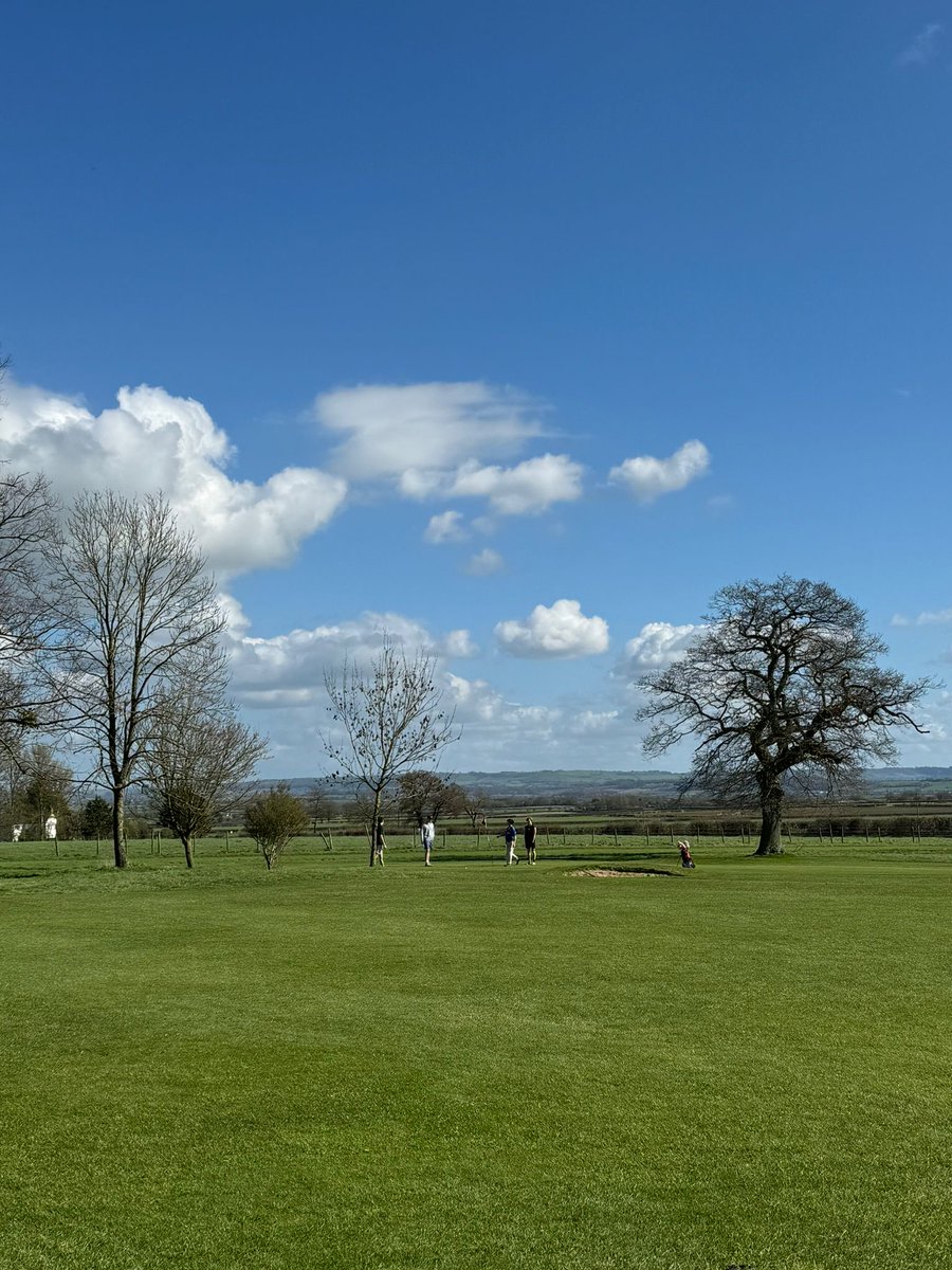 A beautiful day for the Kingweston Pairs Golf Challenge! Congratulations to our new champions, Freddie (U6) and James (Y10). ☀️⛳️🏆