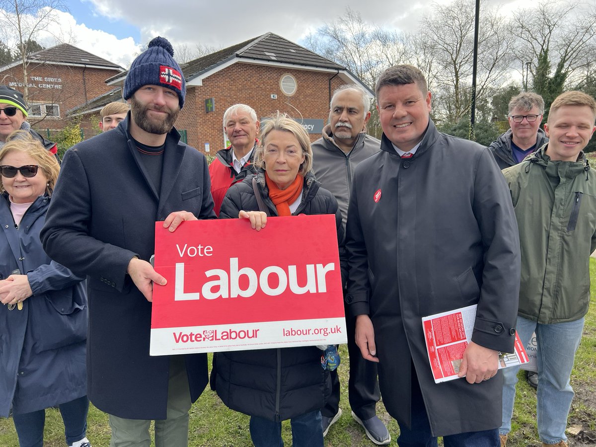 Great to be out supporting our fantastic candidate James Prady on the Labour doorstep yesterday with @salford_mayor and @KeeleyMP. Lots of support for Labour, with so many residents wanting real change from the Tories 🌹
