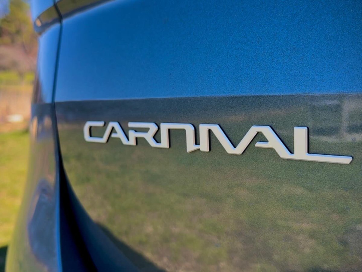 sidpatankar's tweet photo. 4th generation Kia Carnival. 3.5 L V6, 8-Speed Auto, over 3-metre wheelbase, Kia N3 platform. Promising model with sexy design, lots of tech. Like it? Shud come to India later this year 🤞🏼
SVP 
#kia #carnival #mpv #kiacarnival #astrablue #threerow #shotoniphone15promax https://t.co/YTdcEmhzQ6