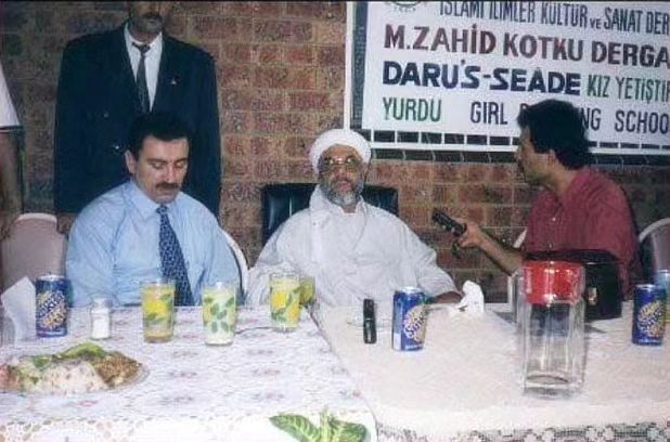 bizi yokluğuyla üzenler vardır.