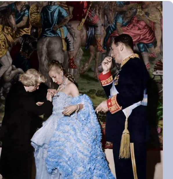 POR SI NO LO SABÍAS.

Cuando el Rockefeller Center se empezó a construir, en Buenos Aires el edificio Kavanah ya existía.

Cuando la Standard Oil empezó a construir su primer kilómetro de oleoducto, YPF Argentina tenía 35 Km de oleoductos y 95 pozos para explorar.

El subterráneo