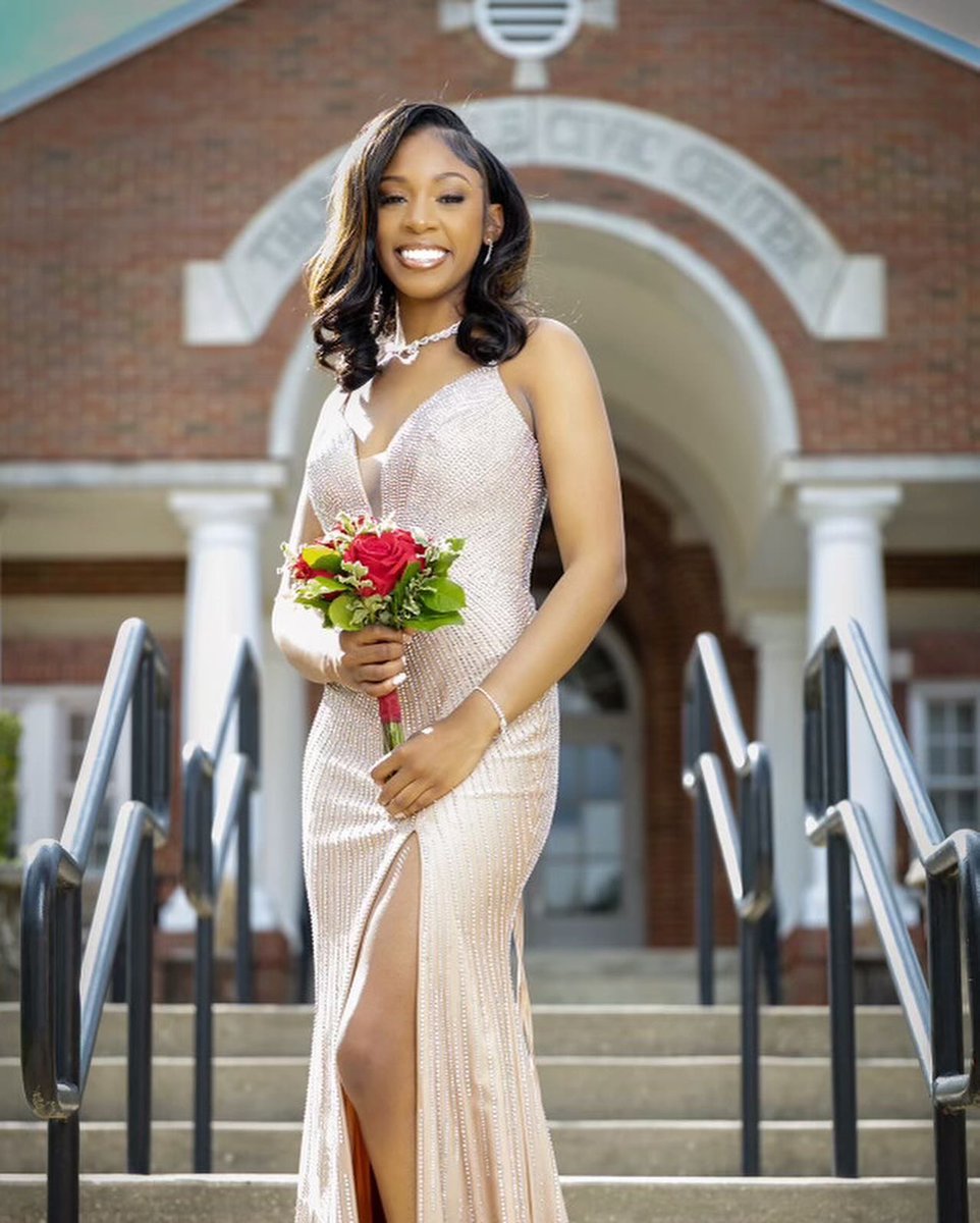 2peachyll's tweet image. #Prom24