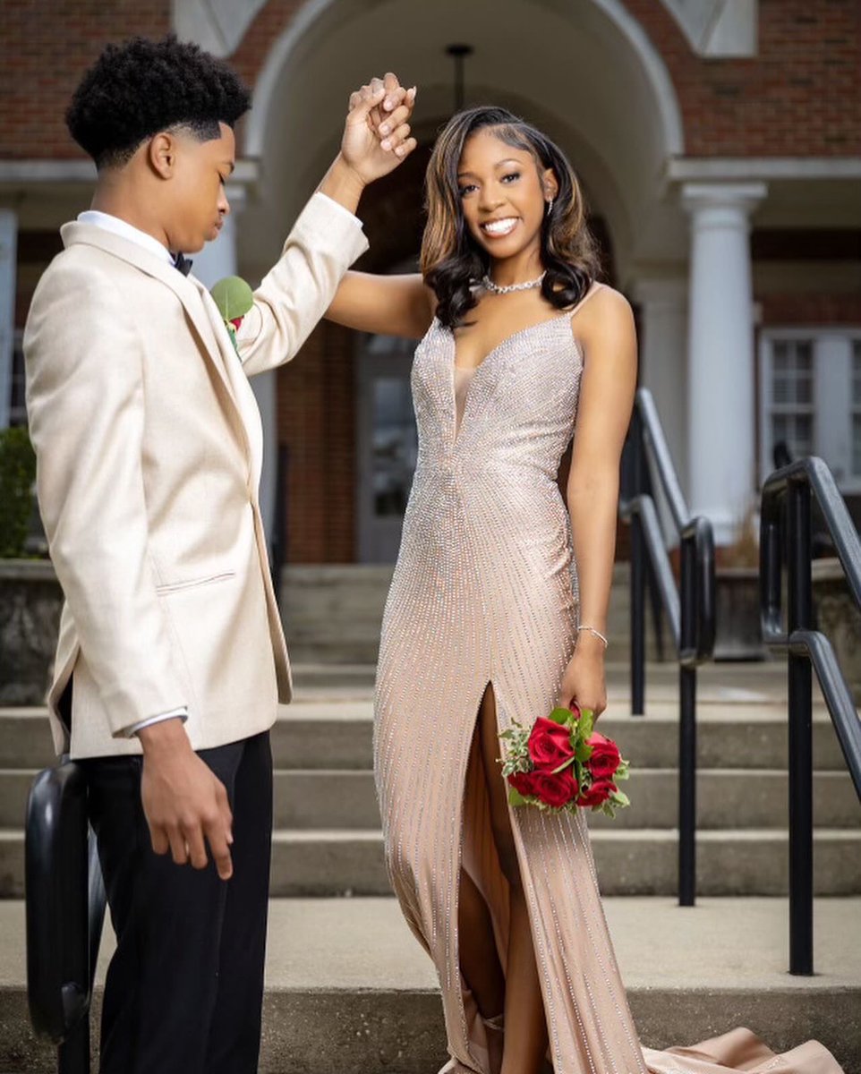 2peachyll's tweet image. #Prom24