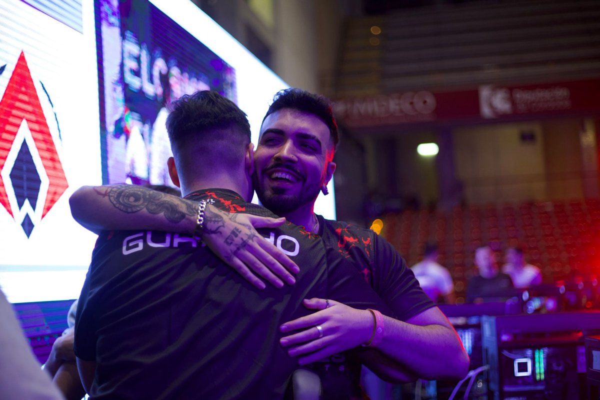 ✅ Ganar todas las paradas
✅ Atracar a los atracadores
✅ Liarla en Twitter todo lo posible
✅ Darle vidilla al amateur

Directores de orquesta.